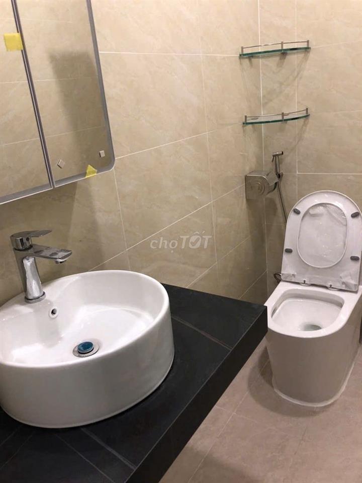 Cho thuê nhà nguyên căn Q10, mới xây, đẹp sạch sẻ: giá 17tr/1 tháng. 