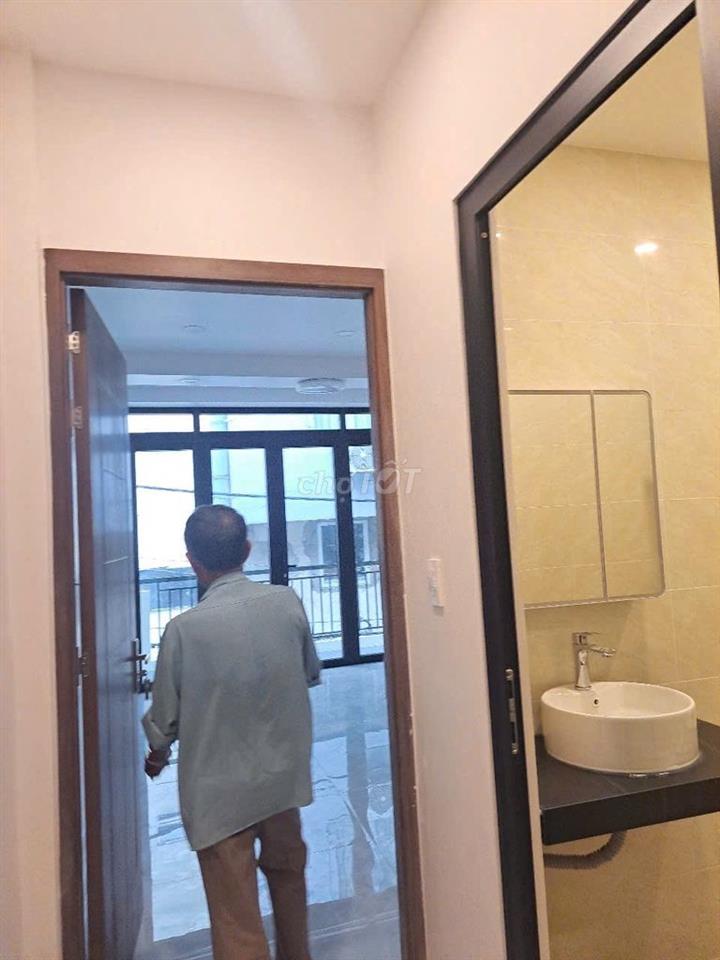 Cho thuê nhà nguyên căn Q10, mới xây, đẹp sạch sẻ: giá 17tr/1 tháng. 