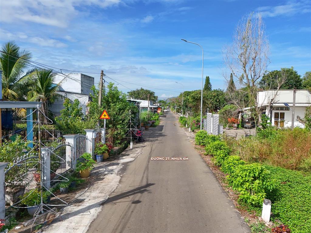 Bán 5m mặt tiền đường 27 gần ngã tư số 10, nghĩa thành, châu đức. vị trí cực đẹp.
