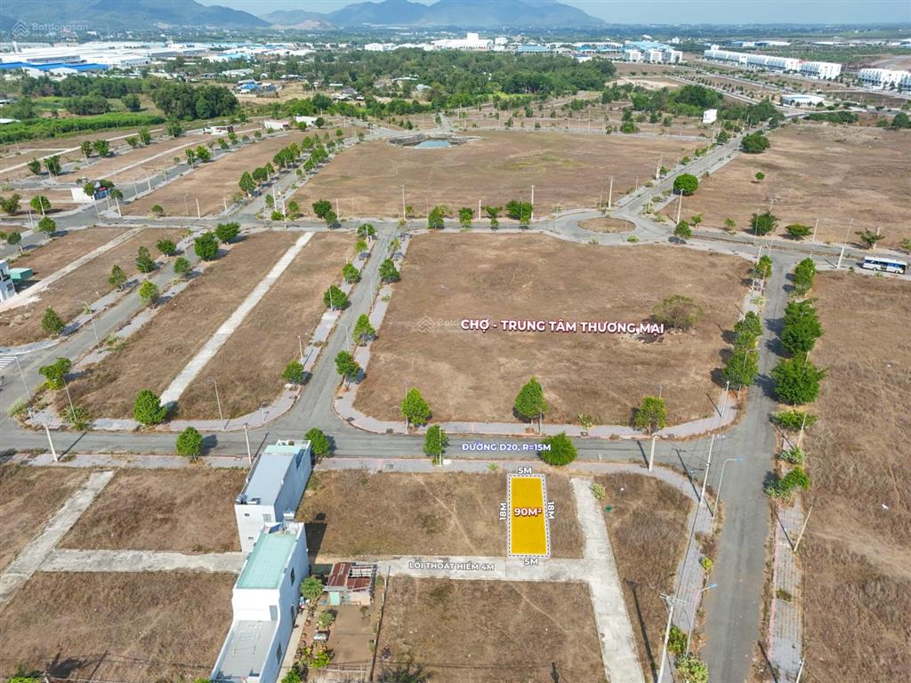 Bán đất tại d20, giá tốt, 90m2, đối diện chợ  tttm sonadezi suối nghệ
