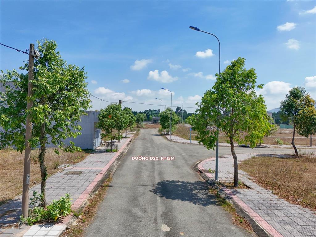 Bán đất tại d20, giá tốt, 90m2, đối diện chợ  tttm sonadezi suối nghệ