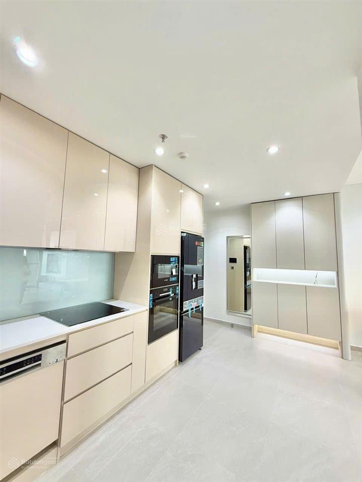 Bán căn hộ đẹp mới 100%, 2pn hưng phúc premier. chỉ xách vali vào ở ngay. tầng cao view thoáng.