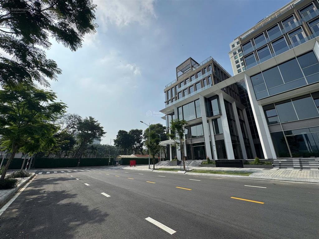 Sở hữu siêu phẩm độc bản 1 căn nhà phố thương mại l'carde 5 tầng ngay trong khu cbd pmh.