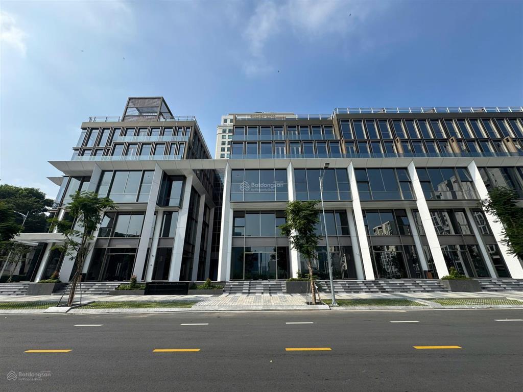 Sở hữu siêu phẩm độc bản 1 căn nhà phố thương mại l'carde 5 tầng ngay trong khu cbd pmh.