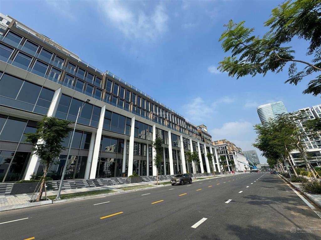 Sở hữu siêu phẩm độc bản 1 căn nhà phố thương mại l'carde 5 tầng ngay trong khu cbd pmh.