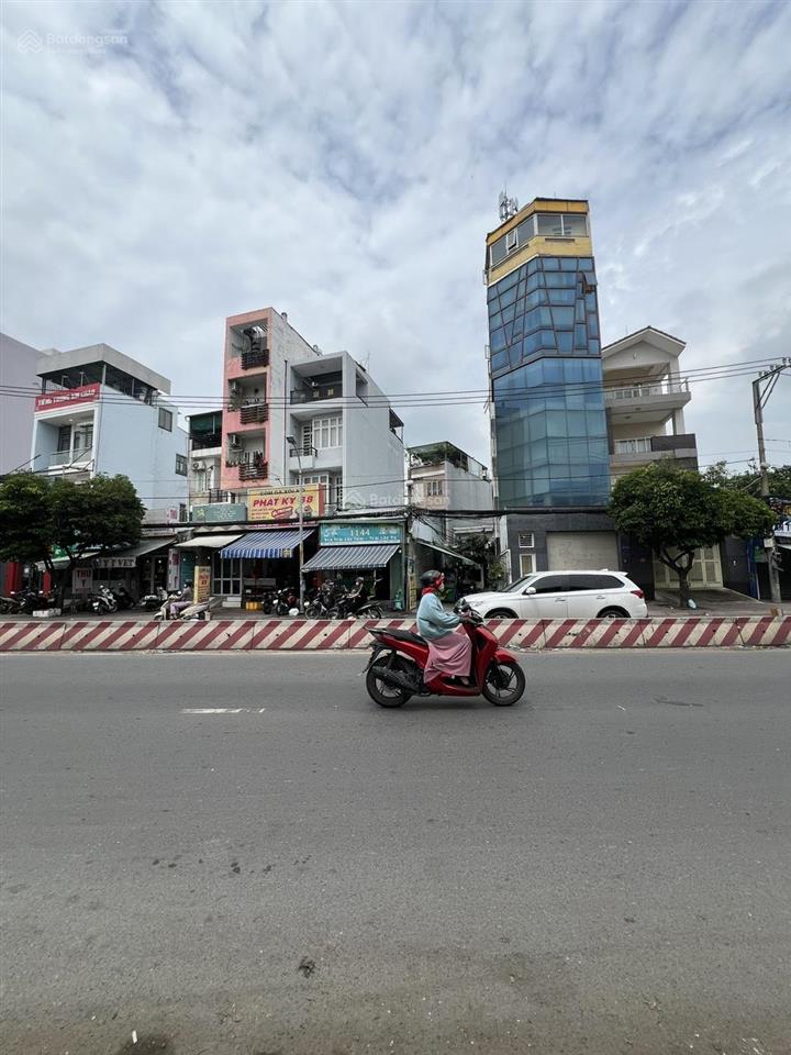 Cho thuê nhà phố mặt tiền huỳnh tấn phát, mặt tiền rộng, gần trường học, kinh doanh sầm uất.