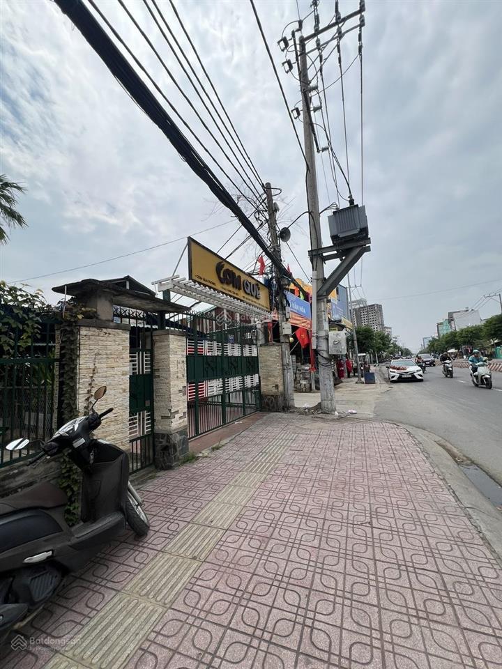 Cho thuê nhà phố mặt tiền huỳnh tấn phát, mặt tiền rộng, gần trường học, kinh doanh sầm uất.