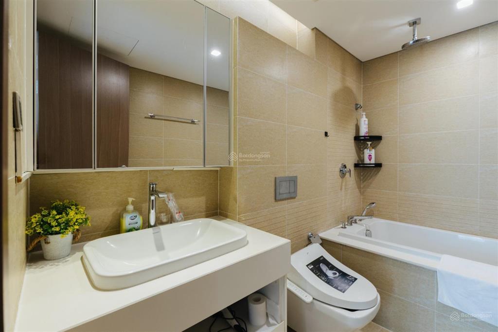 Cho thuê căn hộ 3 phòng ngủ đầy đủ đồ 35tr/tháng tại vinhomes metropolis  0969 896 ***