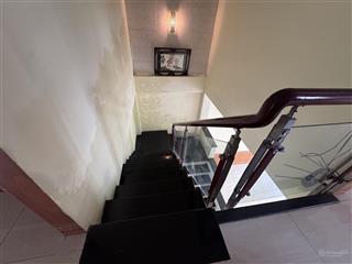 Cho thuê nhà nguyên căn giá nhà 10 tr 1 tháng  0905 835 ***.