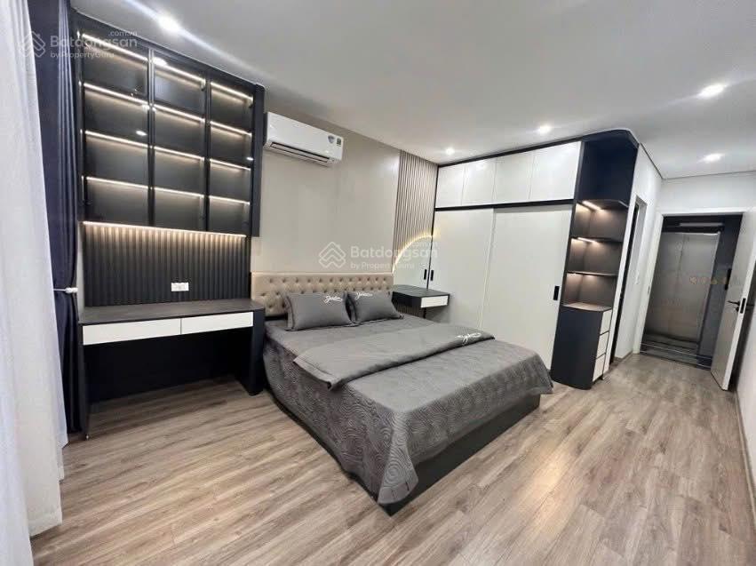 Đáo ngân hàng bán nhà long biên,100m ra ngã tư cổ linh,thạch bàn 40m 6t thang máy oto vào ~ 11 tỷ