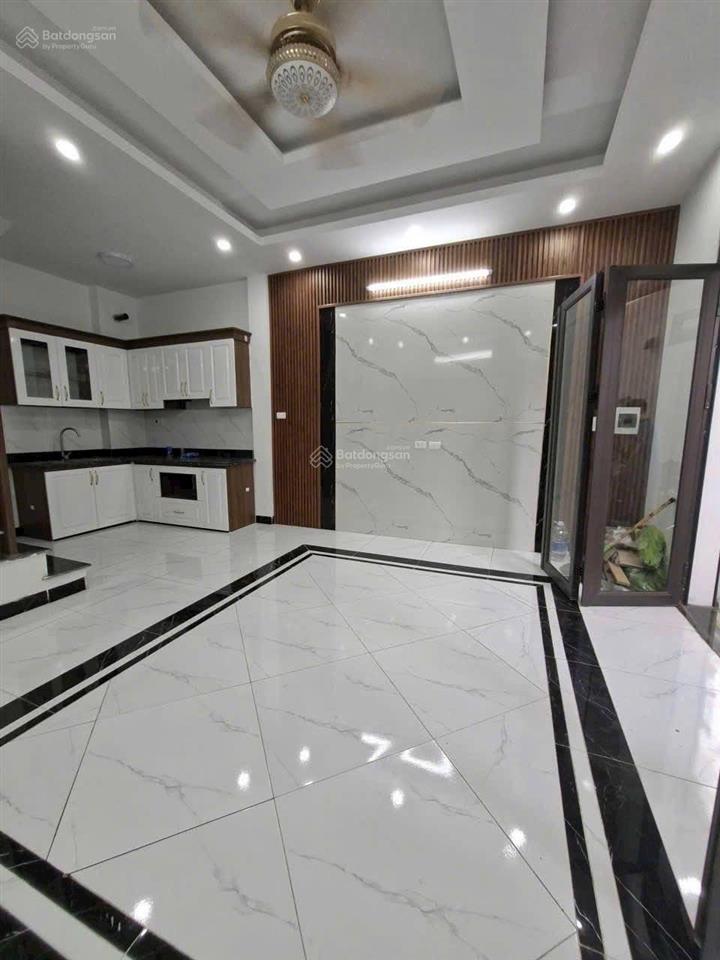 Bán nhà long biên 34m2 5t full đồ, sân để xe  15m ôtô đi thông chỉ 6,65 tỷ ctl thiện chí. ảnh thật