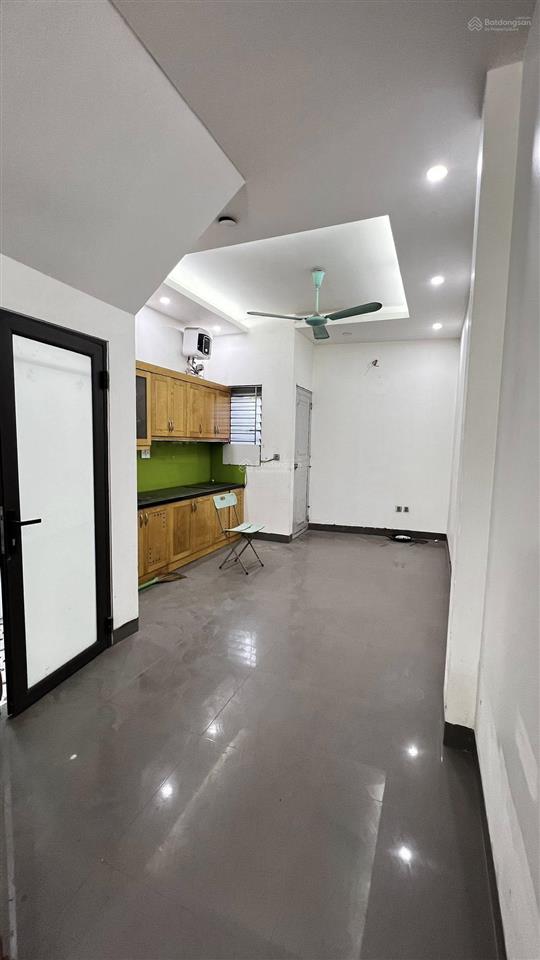 Bán nhà dân xây chợ thạch bàn  ngã tư cổ linh 55m2 4 tầng ô tô đỗ cửa chỉ 10 tỷ có tl