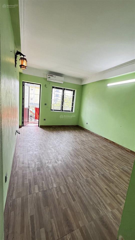 Bán nhà dân xây chợ thạch bàn  ngã tư cổ linh 55m2 4 tầng ô tô đỗ cửa chỉ 10 tỷ có tl