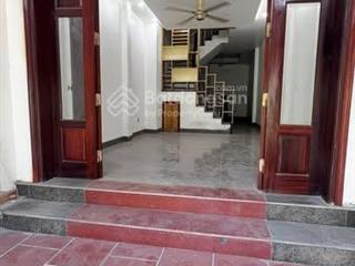 Bán nhà dân xây chợ thạch bàn  ngã tư cổ linh 55m2 4 tầng ô tô đỗ cửa chỉ 10 tỷ có tl