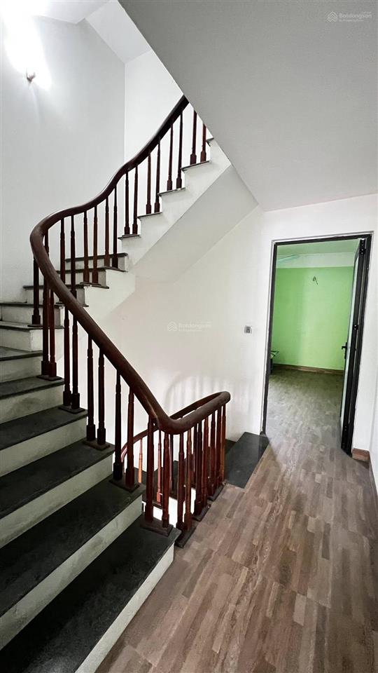 Bán nhà dân xây chợ thạch bàn  ngã tư cổ linh 55m2 4 tầng ô tô đỗ cửa chỉ 10 tỷ có tl