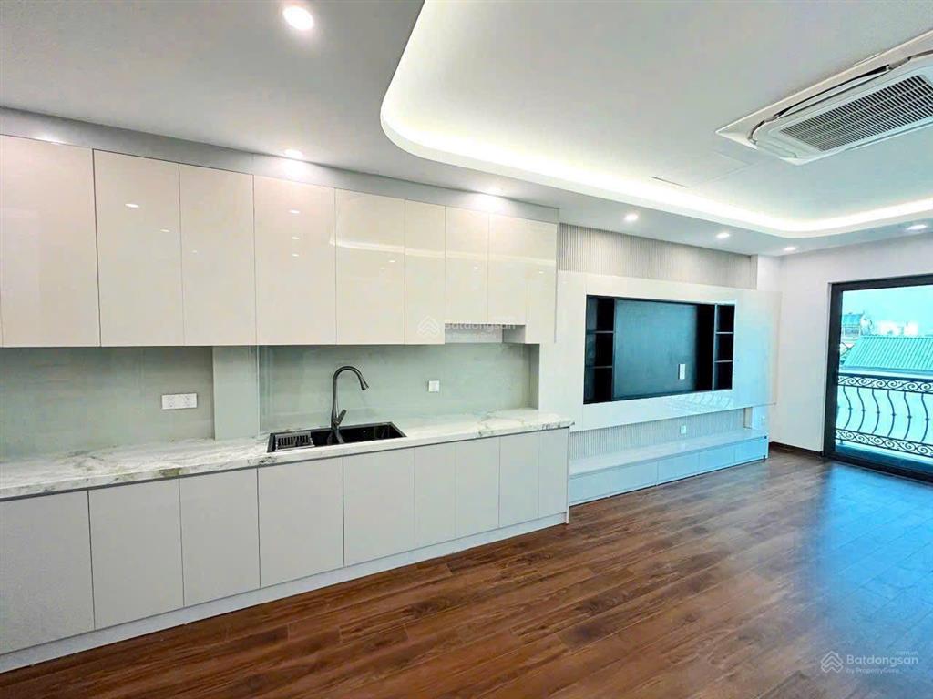 Bán nhà 206 cổ linh, aeon mall long biên 45m 6t thang máy, gara 7 chỗ vào, full đồ ~ 12 tỷ tl sâu