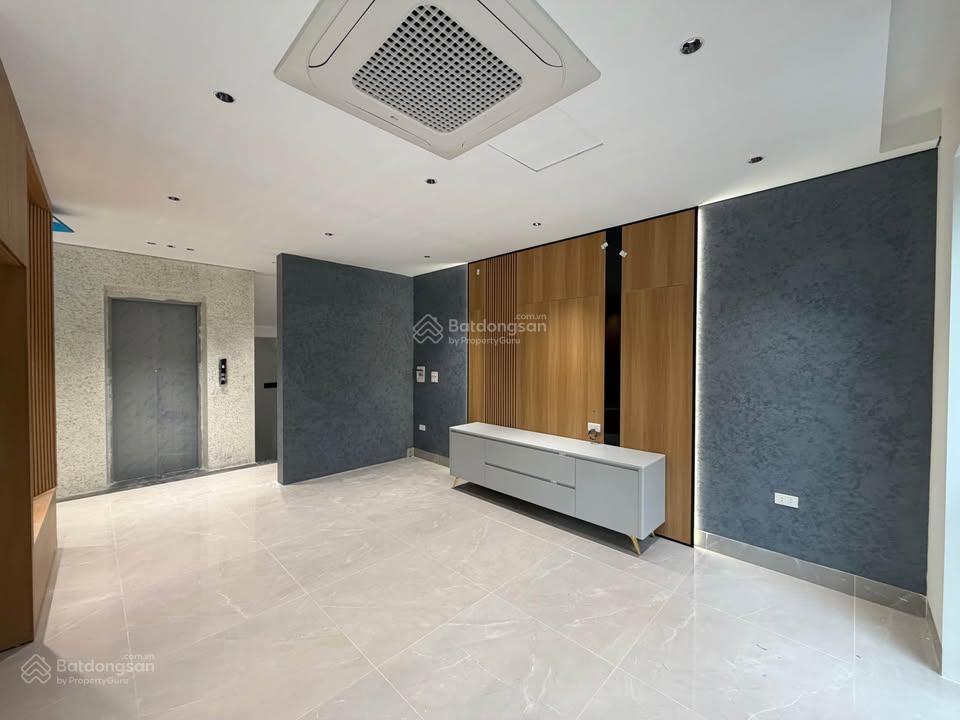Bán nhà cổ linhthạch bàn long biên 50m 6t thang máy 7 chỗ vào nhà đi thông. bán nhanh 10,5 tỷ ctl