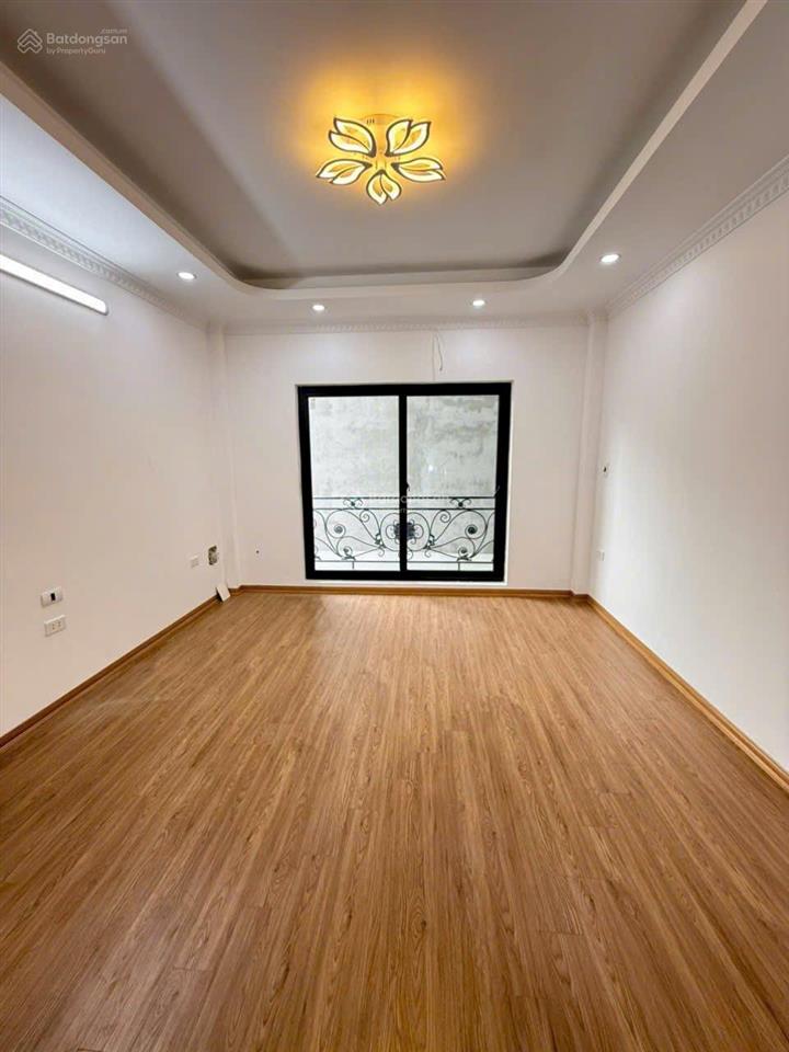 Bán nhà long biên bát khối 31m2 5tầng mới 5,95tỷ ctl sổ đất đẹp k lỗi k quy hoạch, oto cách 1 nhà