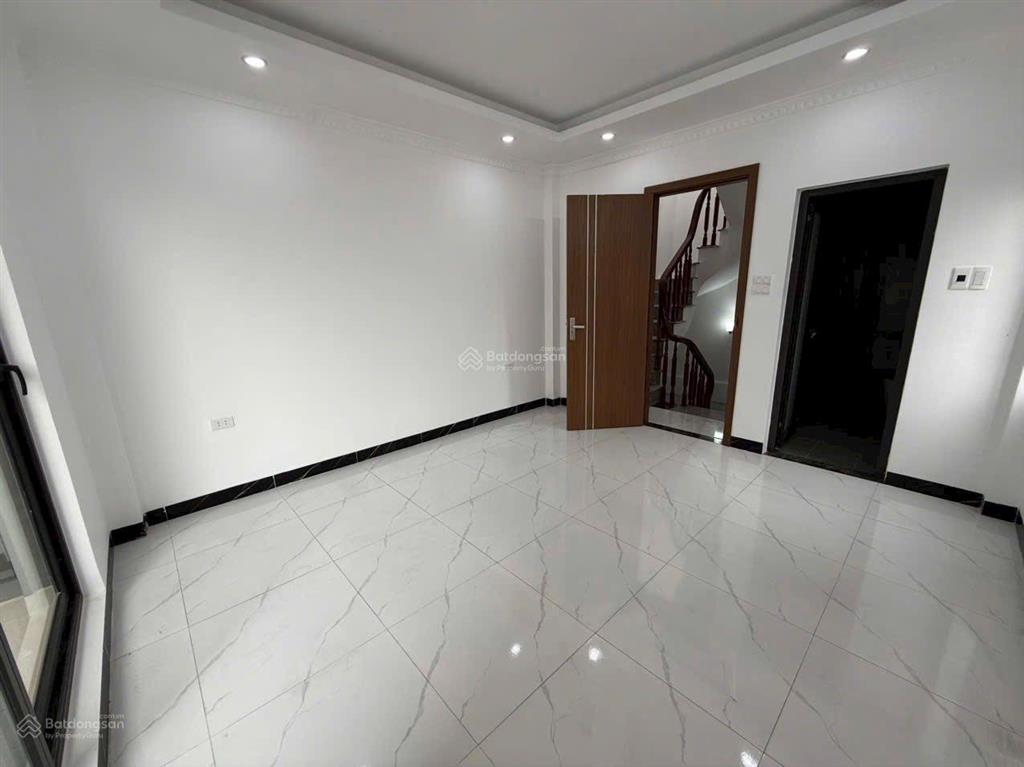 Bán nhà long biên bát khối 31m2 5tầng mới 5,95tỷ ctl sổ đất đẹp k lỗi k quy hoạch, oto cách 1 nhà