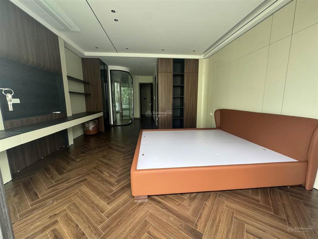 Bán nhà phường long biên 50m2, 6t thang máy, gara ô tô đường to chỉ hơn 10 tỷ