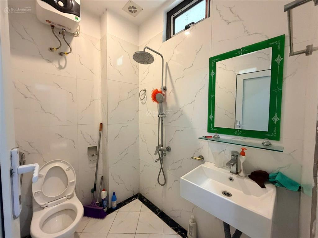 Bán nhà thạch bàn long biên 30m2 5t lô góc  ngõ thông ra 2 đầu oto tránh chỉ 6,68 tỷ