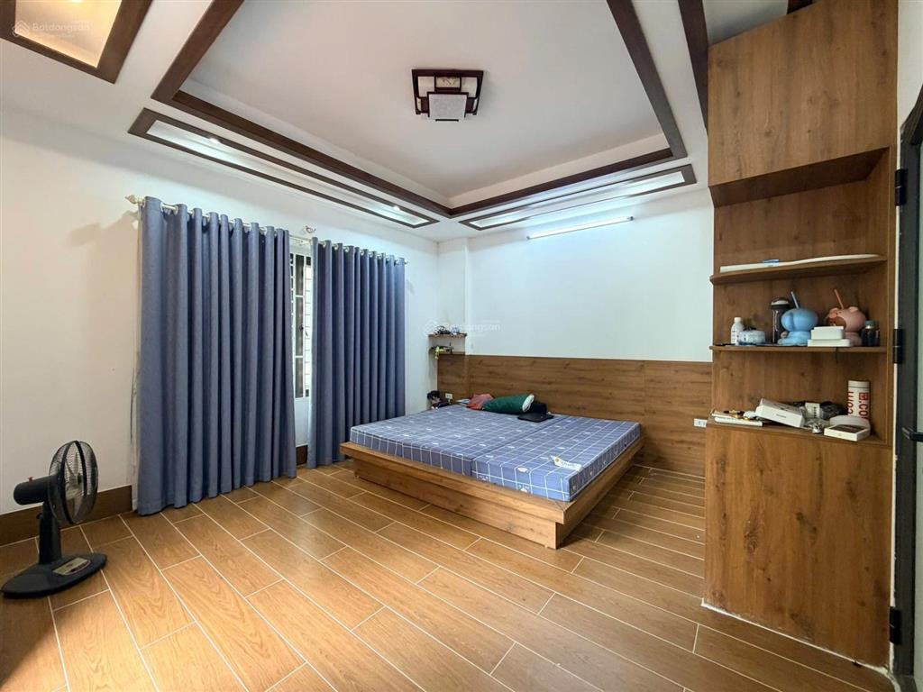 Bán nhà thạch bàn long biên 30m2 5t lô góc  ngõ thông ra 2 đầu oto tránh chỉ 6,68 tỷ