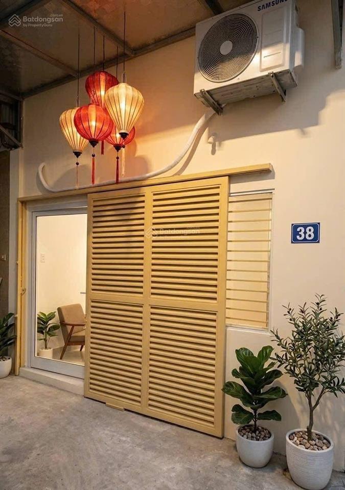 Chỉ 4.65 tỷ bán đất tặng nhà cấp 4 thạch bàn  ngay ngã tư cổ linh 30m mt= hậu 3.9m k quy hoạch