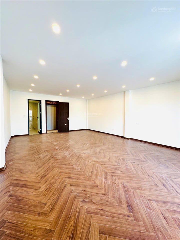 Chính chủ đáo hạn bán nhanh thạch bàn cổ linh 46m 6 tầng thang máy  8,6 tỷ mới tinh