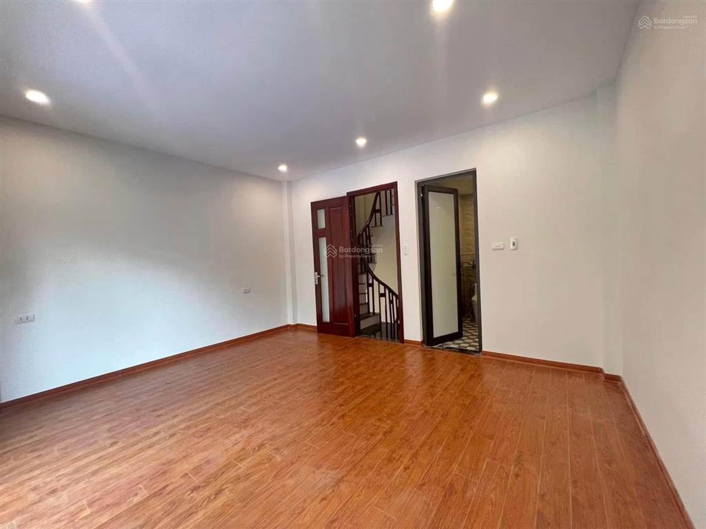 Chính chủ cần bán nhà tại ngã tư cổ linh thạch bàn 31m2 5t oto đỗ cửa như ảnh  6,6 tỷ tl