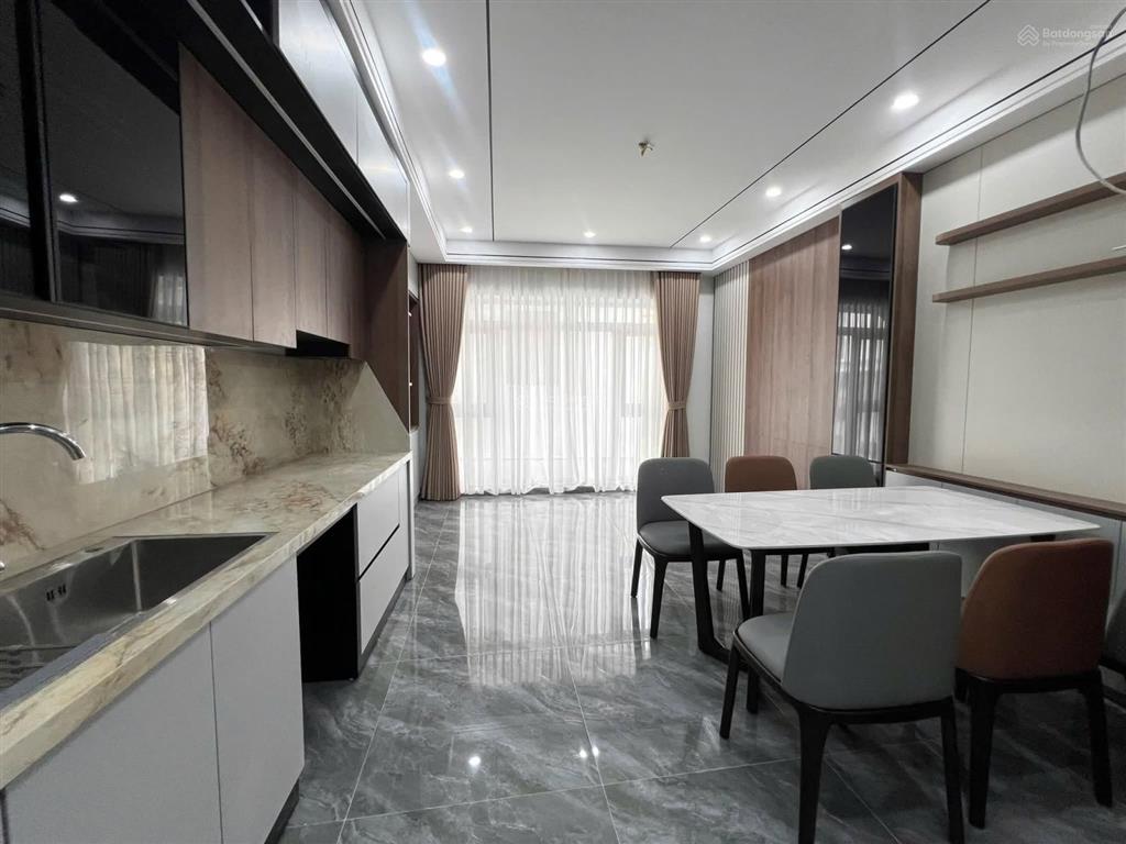 Bán nhà thạch bàn long biên, sân nhà 70m2, thang máy, ô tô đi thông, chỉ 8.6 tỷ tl