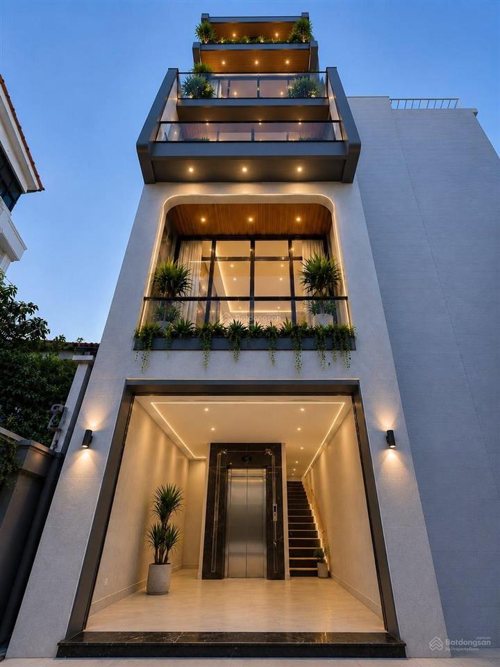 Bán nhà thạch bàn long biên, sân nhà 70m2, thang máy, ô tô đi thông, chỉ ~ 9 tỷ tl