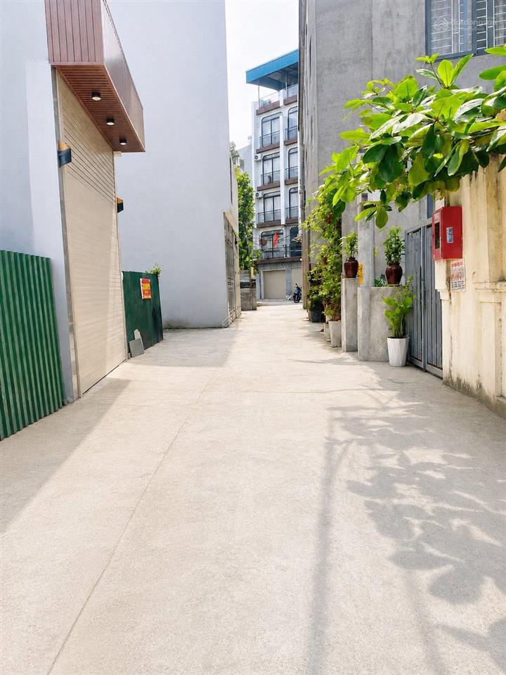 Bán nhà thạch bàn long biên, sân nhà 70m2, thang máy, ô tô đi thông, chỉ ~ 9 tỷ tl