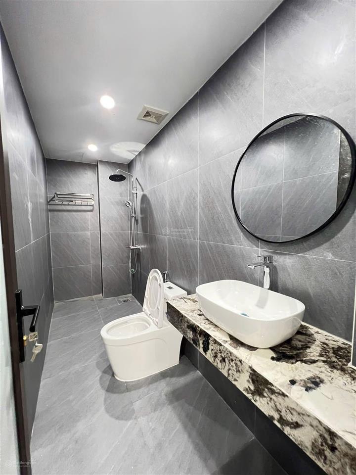 Bán nhà thạch bàn long biên, sân nhà 70m2, thang máy, ô tô đi thông, chỉ 8.6 tỷ tl