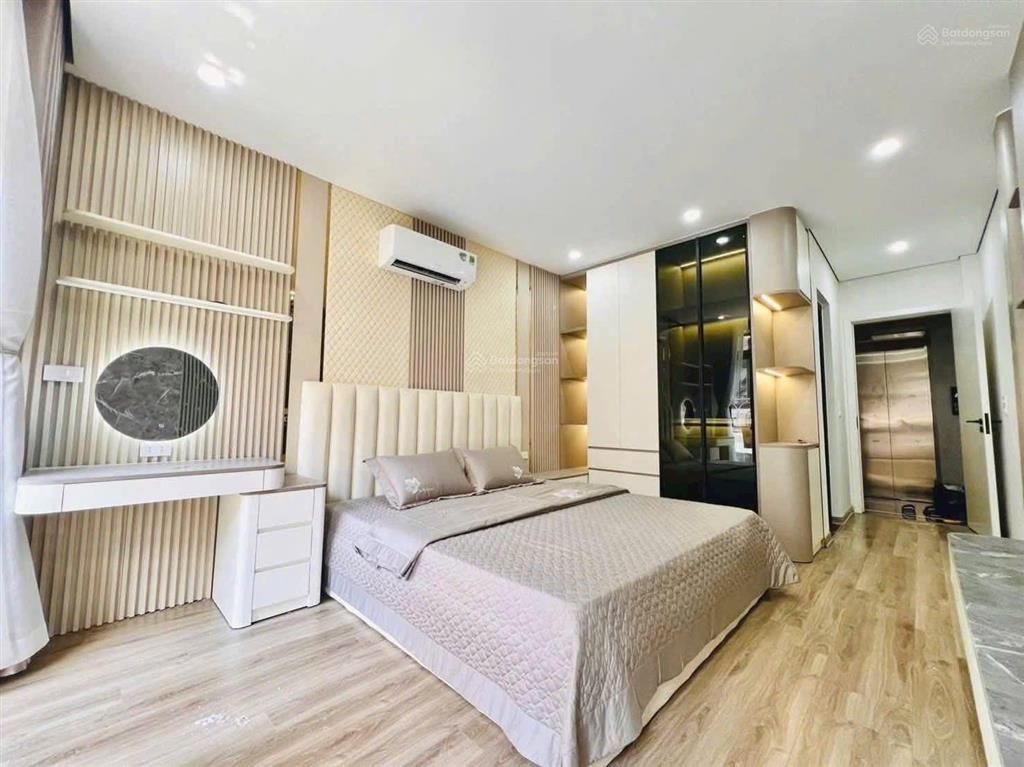 Bán nhà cạnh trường c2 thạch bàn  ngã tư cổ linh 40m 6t thang máy, gara ô tô ~ 10 tỷ tl sâu
