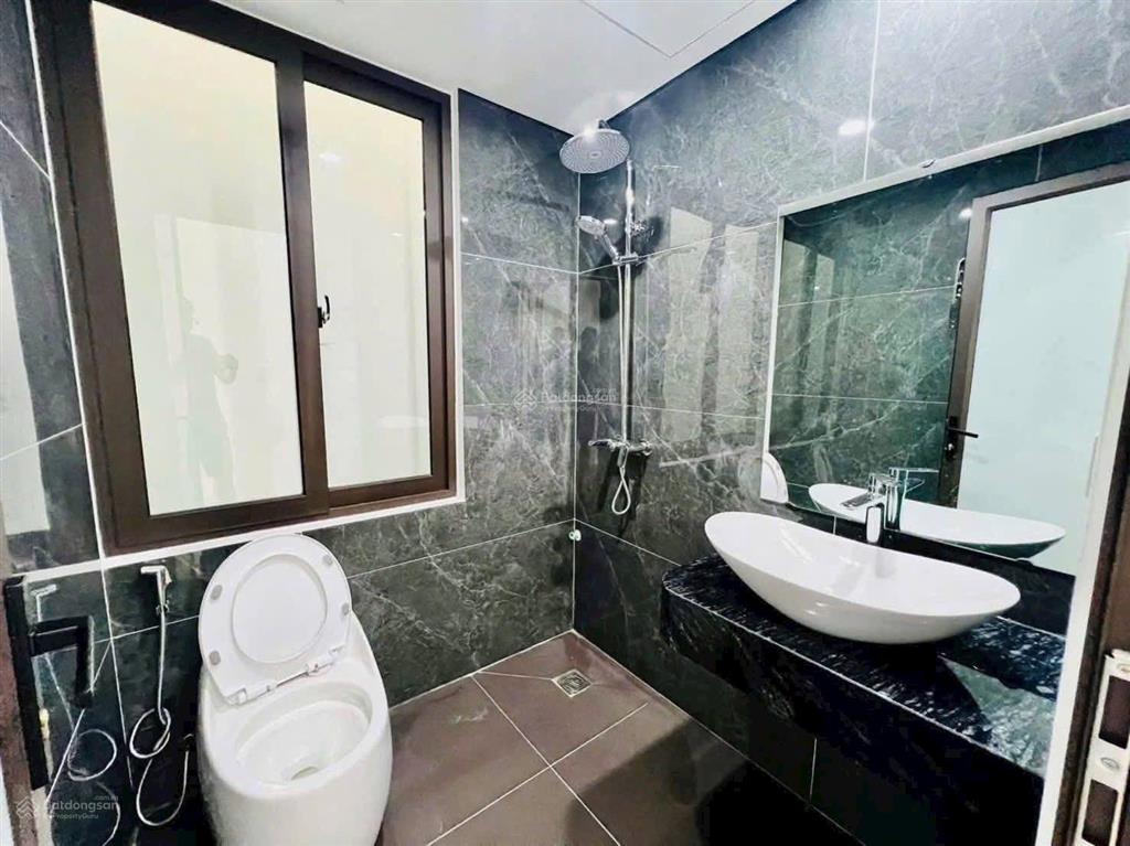 Bán nhà cạnh trường c2 thạch bàn  ngã tư cổ linh 40m 6t thang máy, gara ô tô ~ 10 tỷ tl sâu