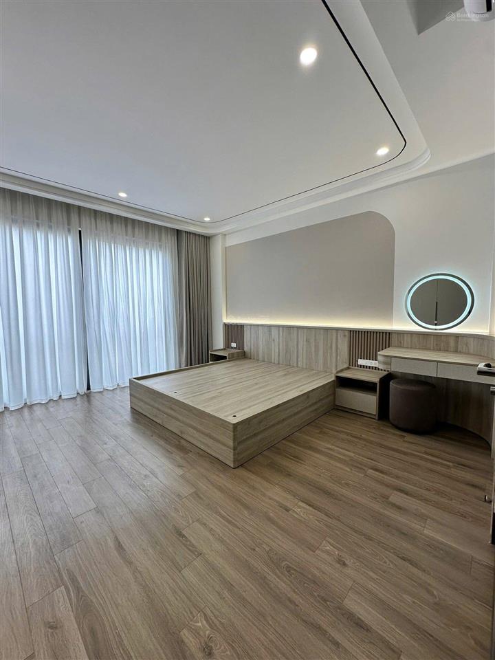 Tôi cần bán gấp nhà 61 phố trạm 38m 6t thang máyoto , full nội thất ở luôn ~ 11 tỷ ctl sâu