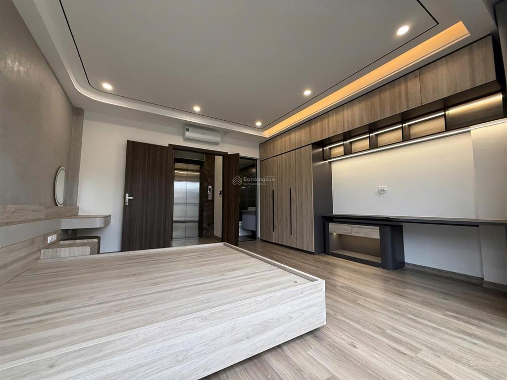 Tôi cần bán gấp nhà 61 phố trạm 38m 6t thang máyoto , full nội thất ở luôn ~ 11 tỷ ctl sâu