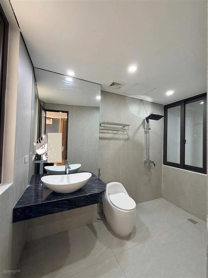 Hạ sâu bán gấp nhà ngã tư cổ linh hơn 8 tỷ nhà 50m 6 tầng thang máy ô tô 5 chỗ vào