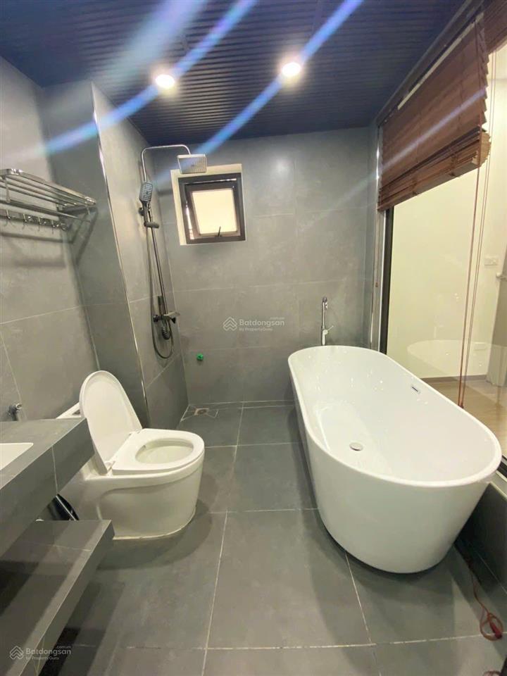 Hạ sâu giá nào cũng bán nhà long biên 200m lên cầu vĩnh tuy 55m 6t thang máy 7 chỗ vào ~14tỷ