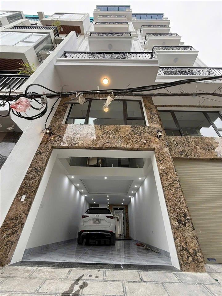 Hạ sâu giá nào cũng bán nhà long biên 200m lên cầu vĩnh tuy 55m 6t thang máy 7 chỗ vào ~14tỷ