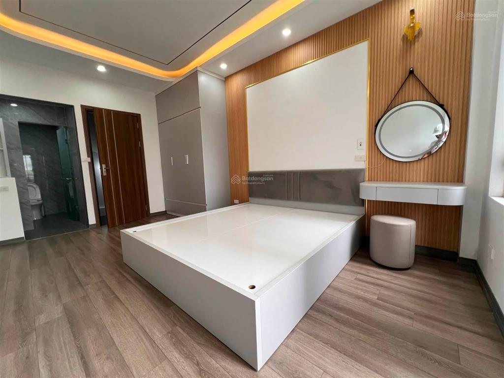Bán nhà thạch bàn 35m 5 tầng ô tô đỗ cửa, ngõ thông giá 6 tỷ ctl
