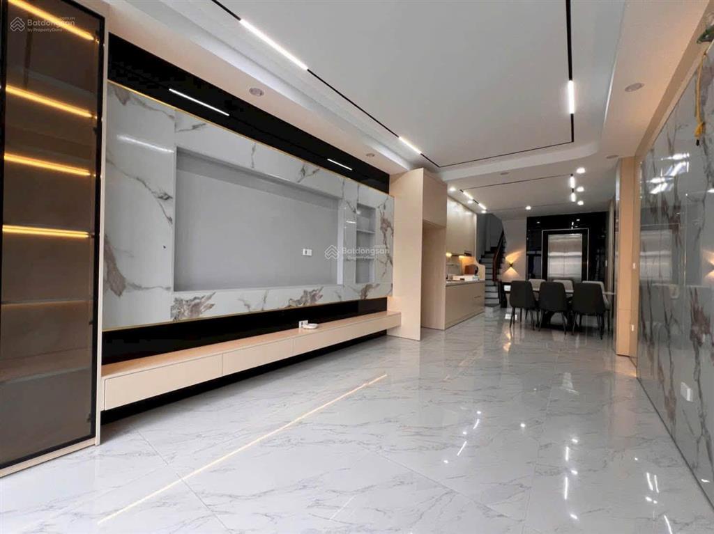 Bán nhà thạch bàn, ngay cổ linh, 45m2 6t thang máy, gara ô tô vào hơn 9 tỷ ctl thiện chí