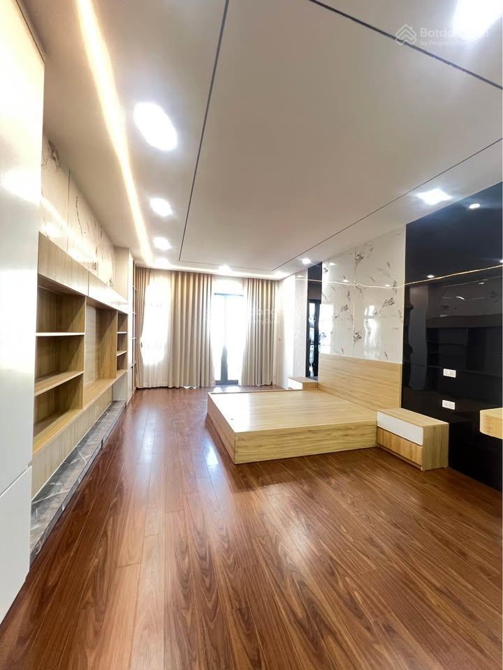 Bán nhà mặt phố sài đồng 56m 7t thang máy, ngõ thông 20m ra sân đỗ để xe ô tô, giá nhỉnh 9 tỷ tl