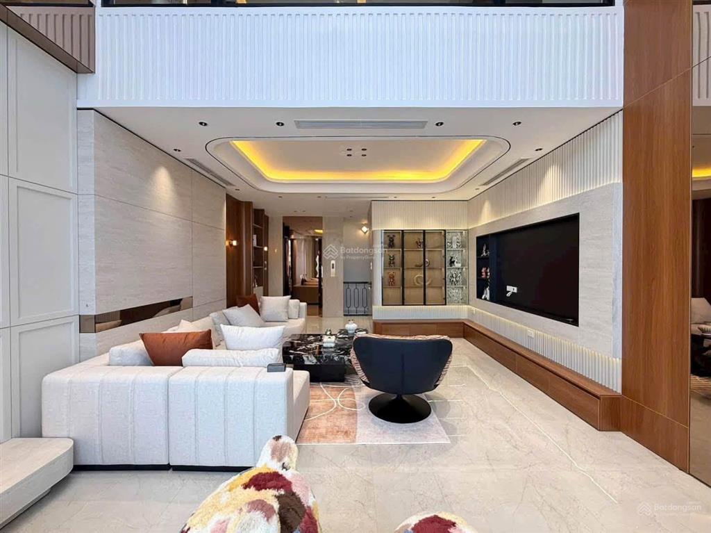 Bán nhà ngọc thụylong biên 50m 7tầng thang máy, ngõ 4m oto 7 chỗ vàofull đồ giá 16.8ty tl sâu