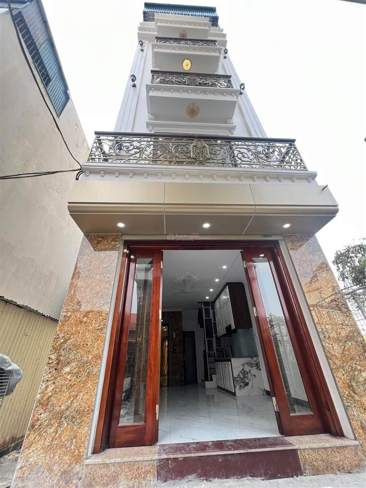 Bán nhà bát khối trong đê 32m 5t thang máy, ngõ trước nhà 3m chỉ 5.9 tỷ . cam kết không quy hoạch