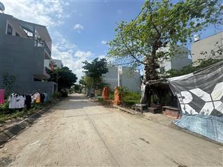 Bán lô đất giá tốt , 2,85 tỷ / 50m2 , ngay đối diện chợ long phước  ký túc xá đại học luật