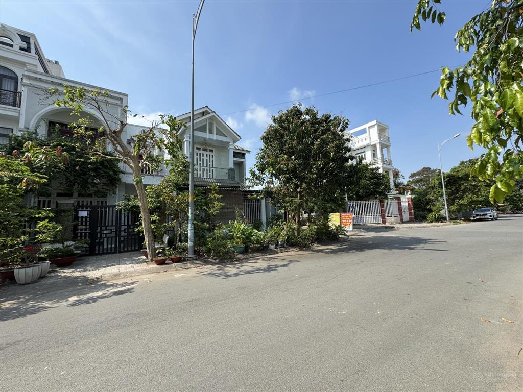 Hàng đầu tư  11,2 tỷ 140m2 mặt tiền 4a cực đẹp, đường 16m .tđc phước thiện, đối diện vinhomes .