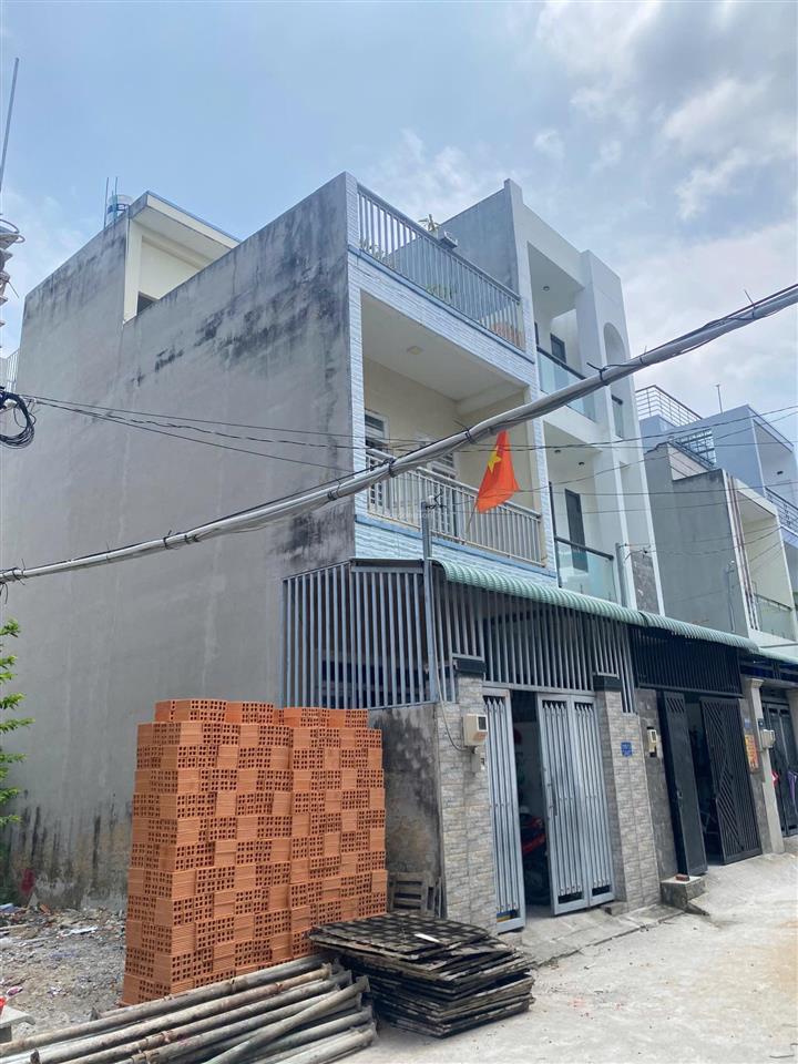 Bán nhà 1 trệt 2 lầu sát bên vinhomes. giá chỉ 4,8 tỷ