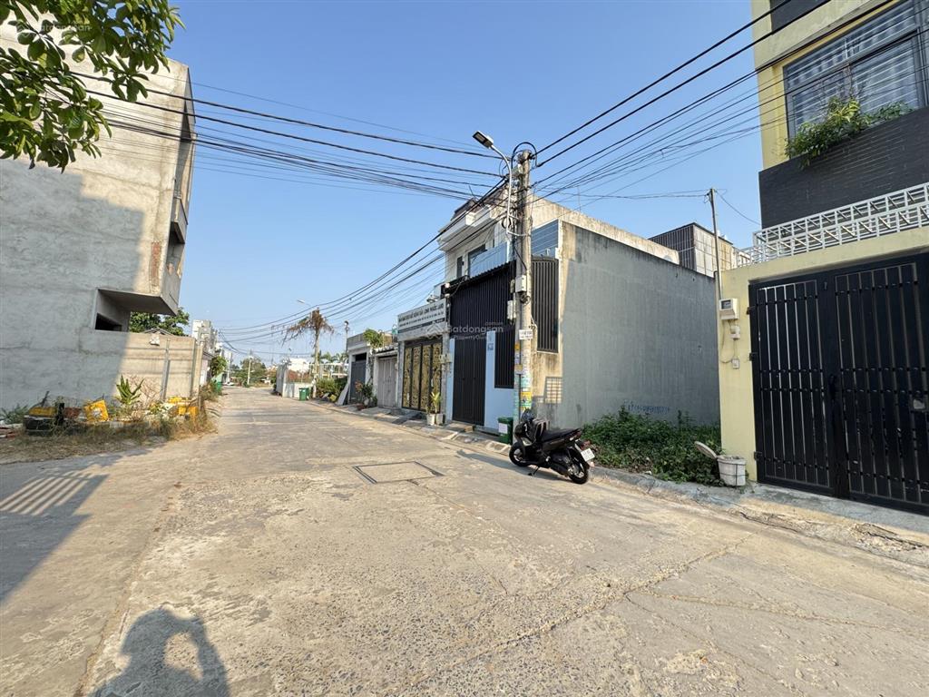 Bán lô đất ngay ký túc xá đại học luật, đối diện chợ long phước, sát bên ubnd phường long phước