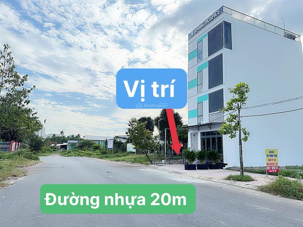 Bán lô đất đẹp thích hợp xây căn hộ dịch vụ  mt đường 1agần vinhomesvđ3. 120m2 đường nhựa 20m